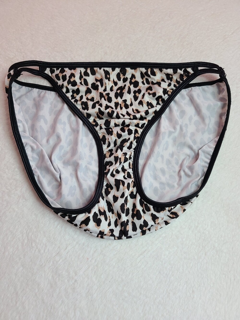 Vanity Fair Illumination Classic Satin Trim String Bikini Panty Size XL